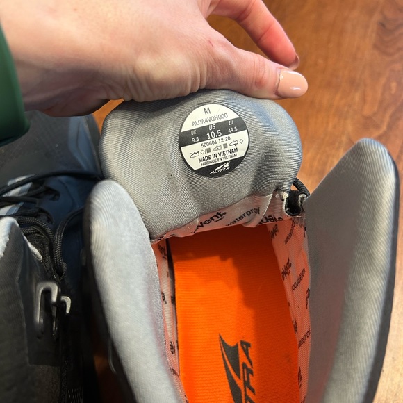 ALTRA Black Mid Sneaker ALL-WTHR Boots, 10.5 - Picture 7 of 10